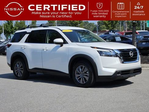 Certified 2025 Nissan Pathfinder SV FWD image 1
