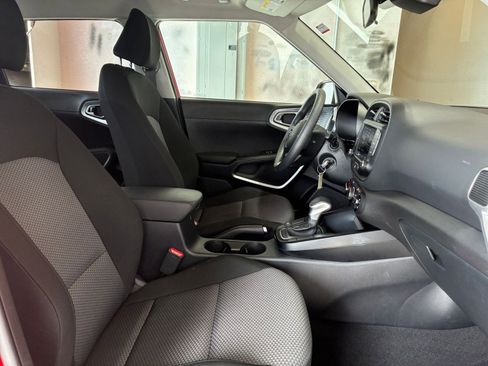 Used 2025 Kia Soul LX w/ LX Technology Package image 34