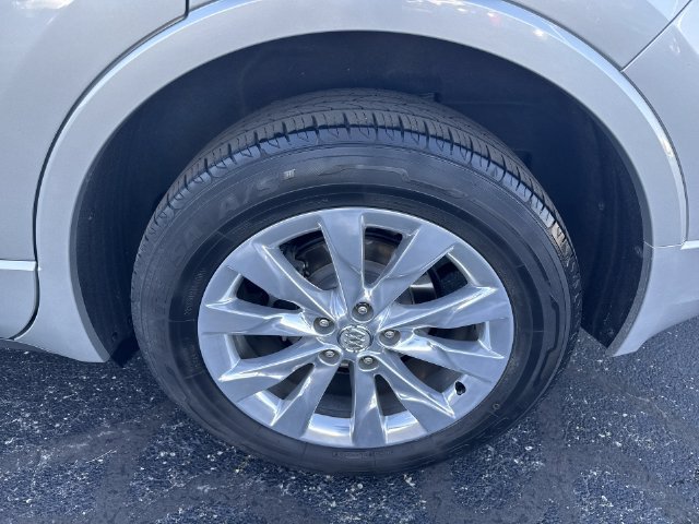 Used 2017 Buick Envision Essence FWD image 8
