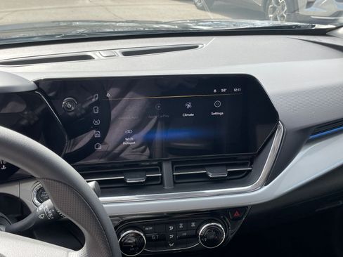 Used 2025 Chevrolet Trax LT image 20