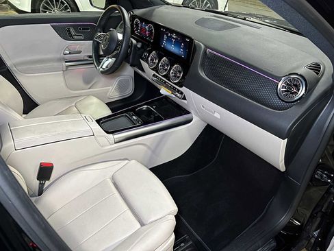 Used 2025 Mercedes-Benz GLA 250 4MATIC image 11