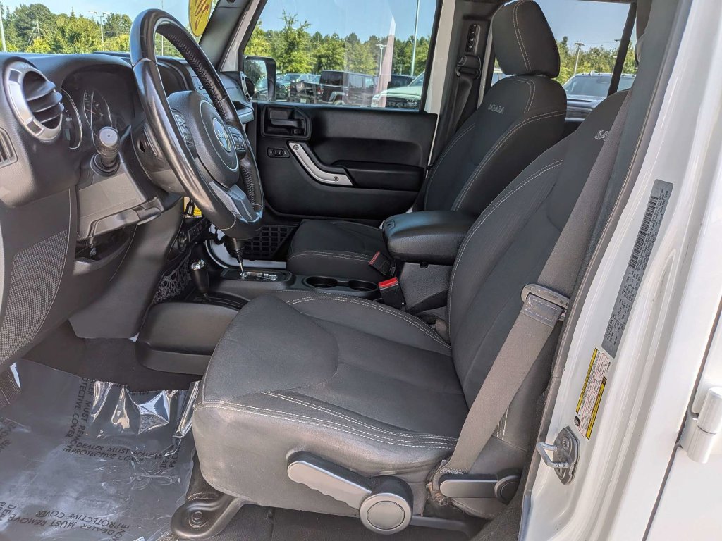 Used 2018 Jeep Wrangler Unlimited Sahara w/ Connectivity Group AWD/4WD image 19