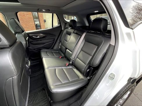 Used 2022 GMC Terrain SLT image 25