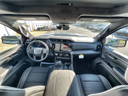 Used 2025 GMC Sierra 1500 AT4X image 21