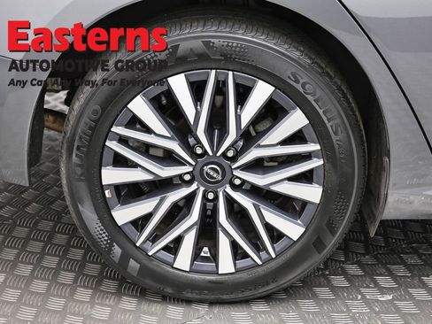 Used 2025 Nissan Altima 2.5 SV FWD image 30