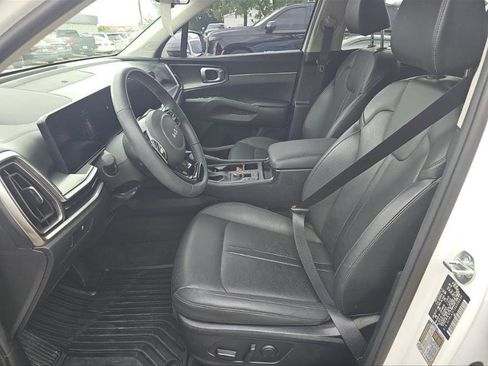 Used 2025 Kia Sorento S w/ Panoramic Sunroof Package image 3