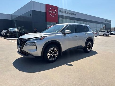Used 2023 Nissan Rogue SV FWD image 2