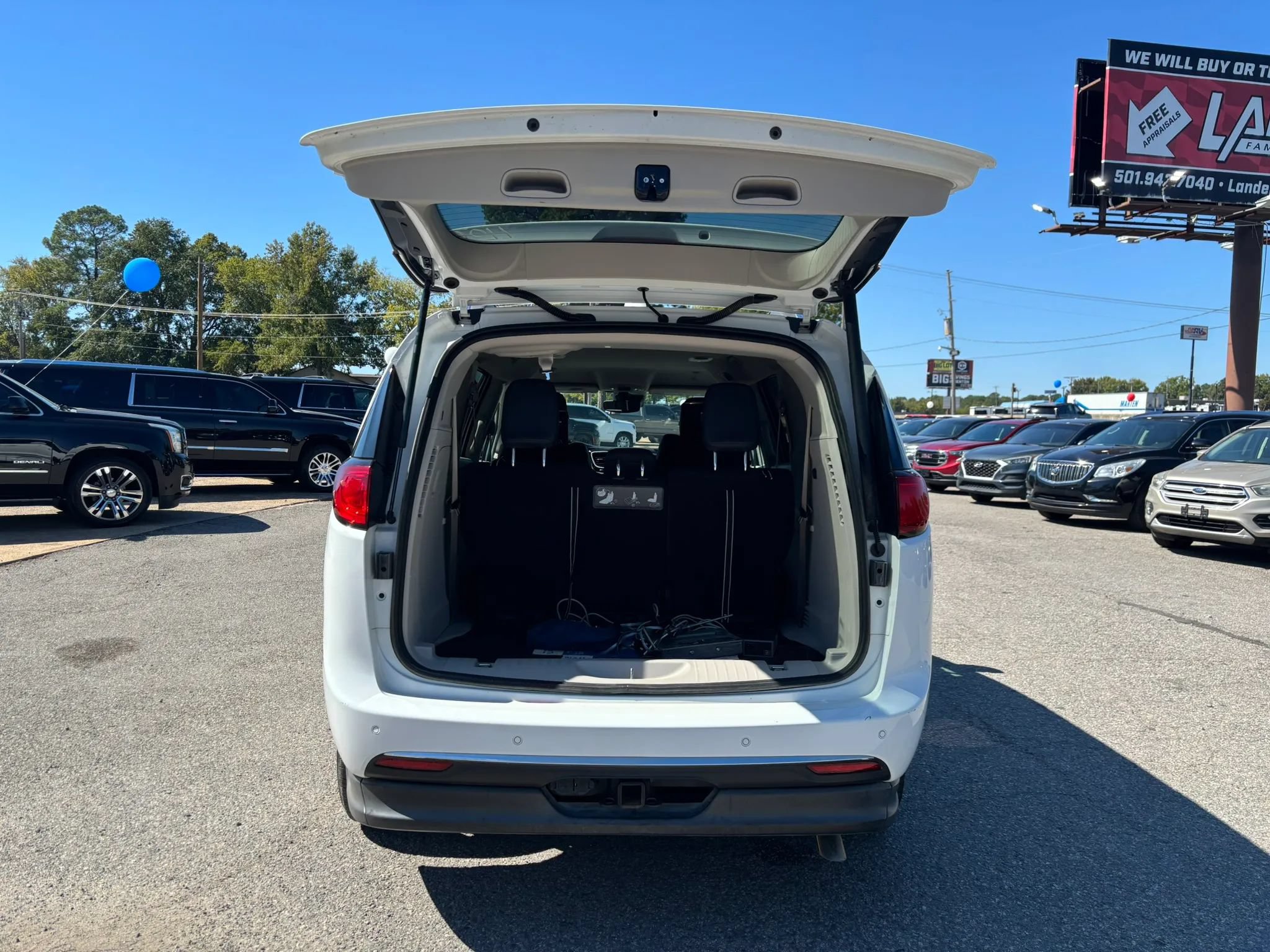Used 2020 Chrysler Pacifica Touring-L Plus w/ Tire & Wheel Group FWD image 19