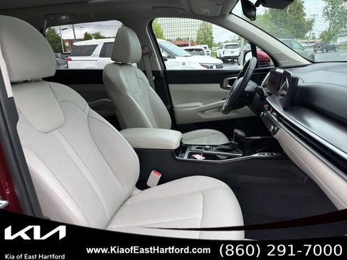 Certified 2024 Kia Sorento S w/ Panoramic Sunroof Package FWD image 11