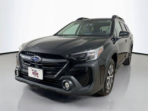 Used 2025 Subaru Outback Premium AWD/4WD image 4