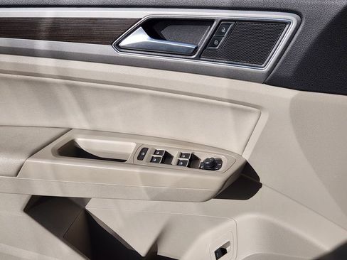 Used 2018 Volkswagen Atlas SE image 3