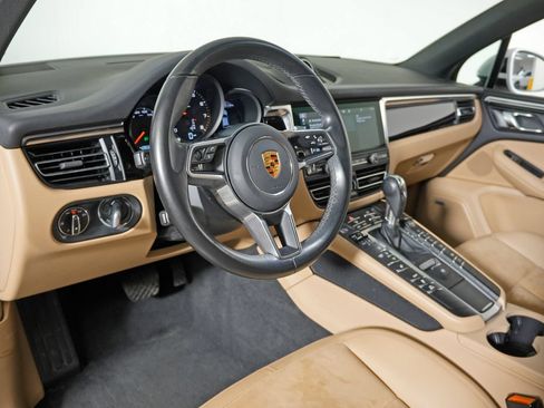 Certified 2021 Porsche Macan AWD/4WD image 5