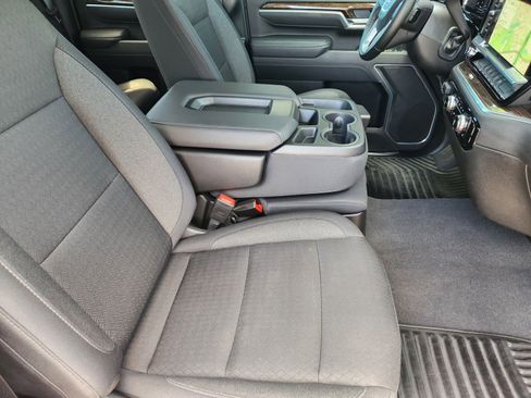 Used 2025 GMC Sierra 2500 SLE w/ SLE Value Package; AWD/4WD image 11