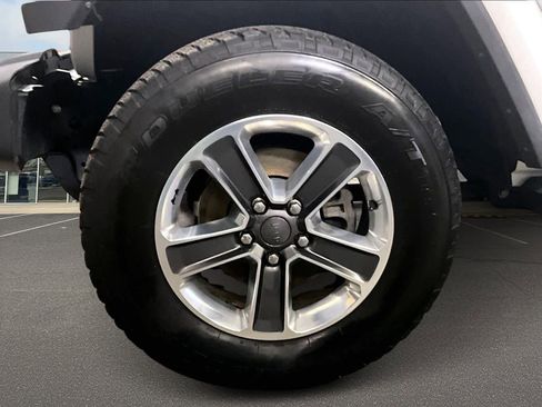 Used 2019 Jeep Wrangler Unlimited Sahara w/ Cold Weather Group image 8