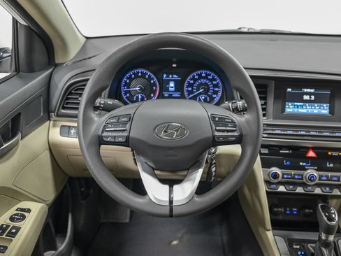 Used 2020 Hyundai Elantra SE FWD image 18