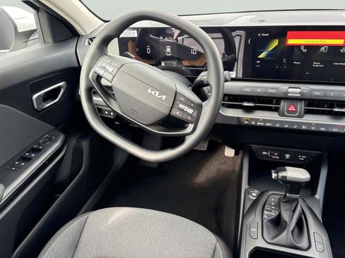 New 2025 Kia K4 LX image 12