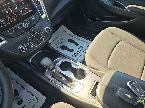 Used 2021 Chevrolet Malibu LT FWD image 28