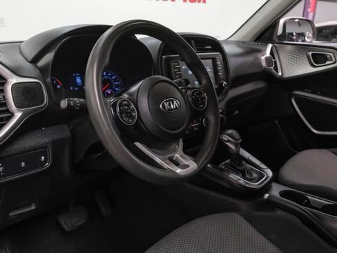 Used 2021 Kia Soul LX image 3