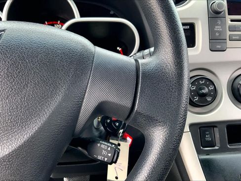 Used 2009 Pontiac Vibe w/ Preferred Package FWD image 23