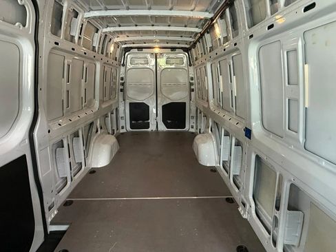 Used 2021 Mercedes-Benz Sprinter 2500 image 8