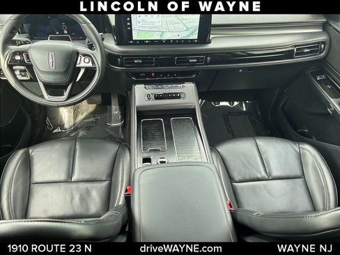 Certified 2025 Lincoln Aviator AWD image 25