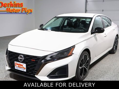 Used 2024 Nissan Altima 2.5 SR FWD image 1