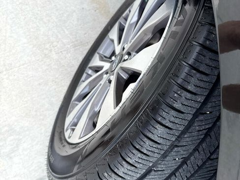 Used 2018 Subaru Outback 2.5i Touring image 2