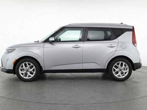 Used 2025 Kia Soul LX w/ LX Technology Package image 5