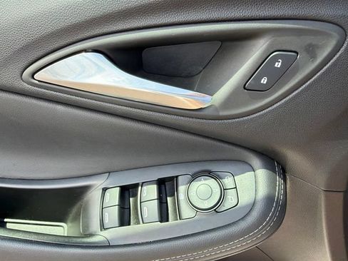 Used 2023 Buick Encore GX Preferred w/ Cold Weather Comfort Package AWD/4WD image 9