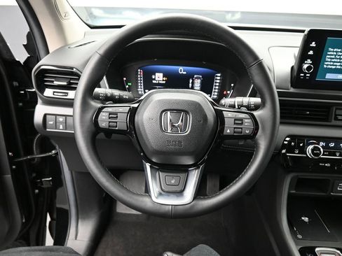 Used 2025 Honda Pilot Elite image 17