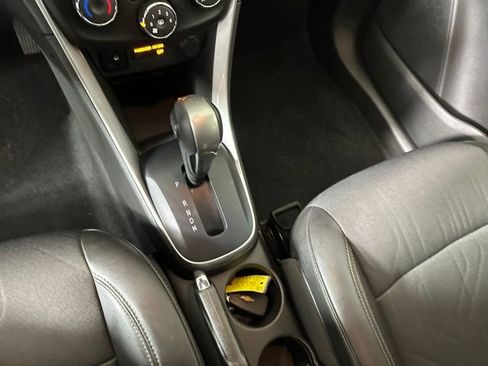 Used 2022 Chevrolet Trax LT w/ LT Convenience Package image 20