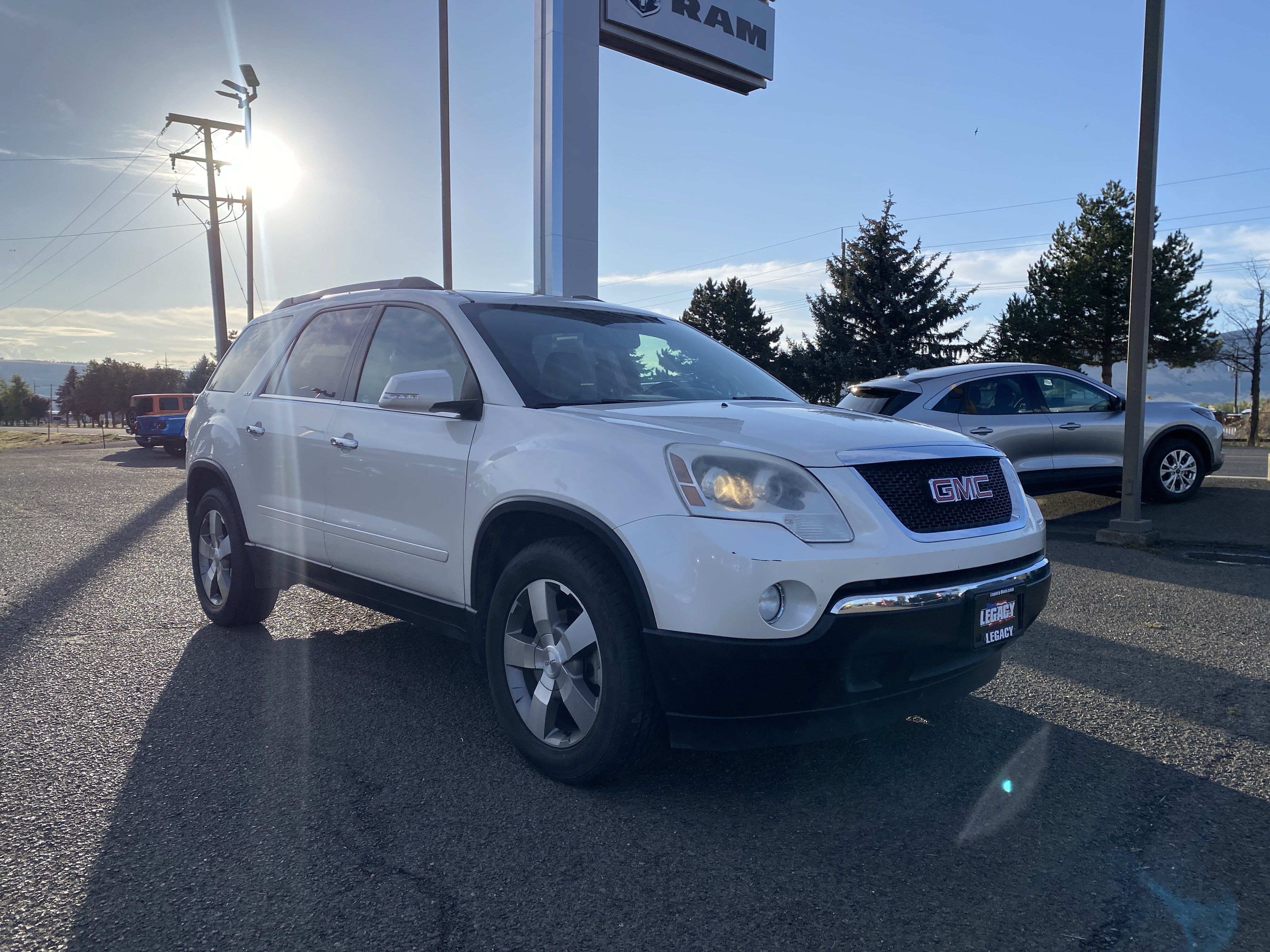 Used 2012 GMC Acadia SLT AWD/4WD image 1