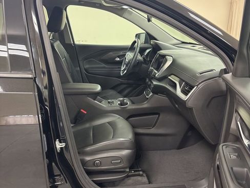 Used 2024 GMC Terrain SLT w/ Elevation Edition image 28