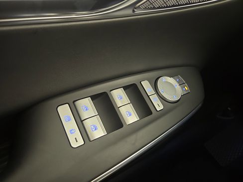 Used 2025 Genesis GV70 2.5T image 30