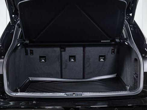 Certified 2025 Porsche Macan image 19