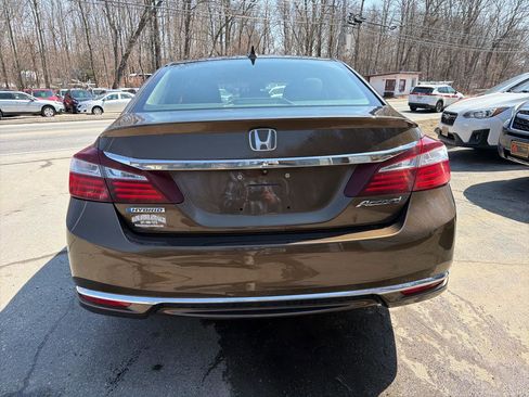Used 2017 Honda Accord Hybrid Sedan image 4