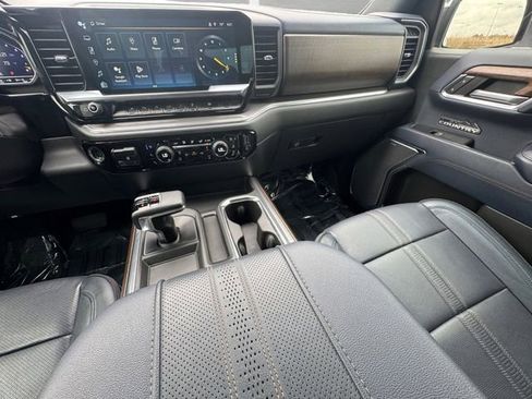 Used 2023 Chevrolet Silverado 1500 High Country w/ High Country Premium Package image 3