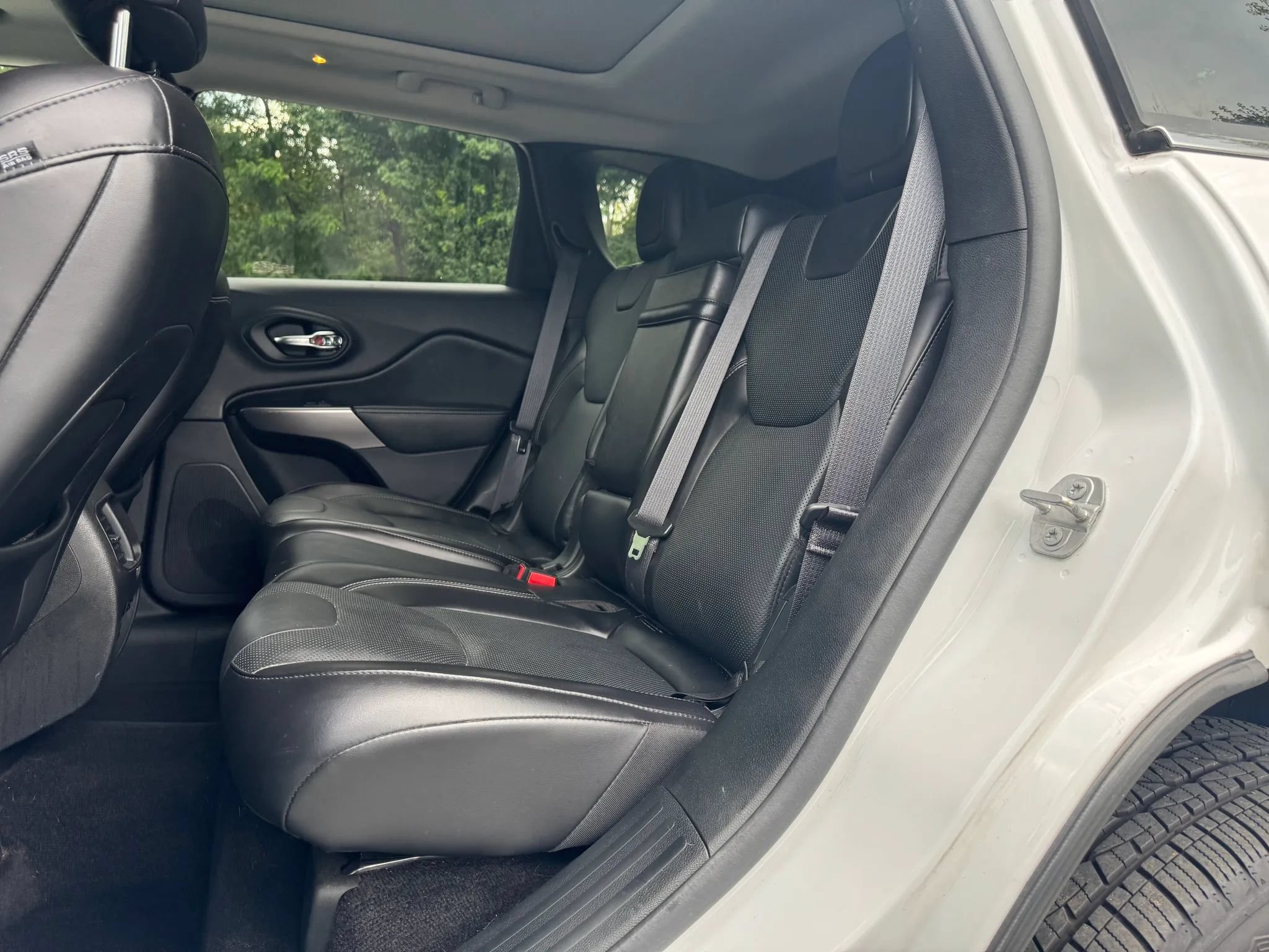 Used 2019 Jeep Cherokee Overland w/ Technology Group AWD/4WD image 20
