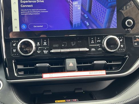 New 2026 Toyota Highlander Platinum image 17