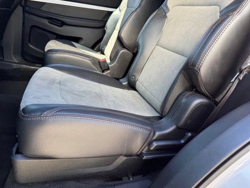 Certified 2017 Ford Explorer XLT w/ Equipment Group 202A AWD/4WD image 9