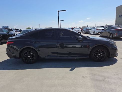Used 2025 Toyota Camry SE FWD image 4