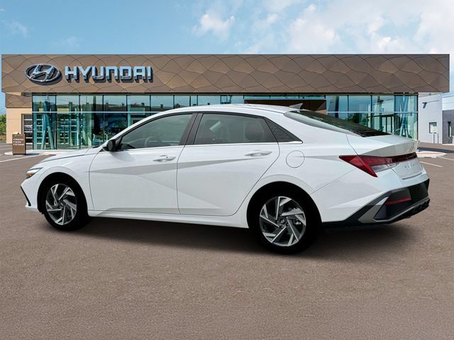 New 2025 Hyundai Elantra SEL FWD image 4