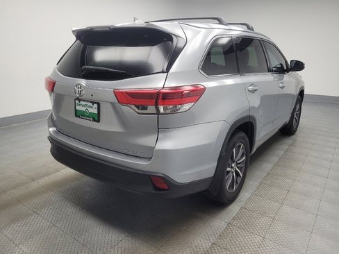 Used 2017 Toyota Highlander XLE w/ Carpet Mat Package image 9