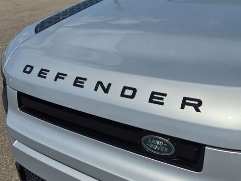 Used 2024 Land Rover Defender 110 X-Dynamic SE AWD/4WD image 12