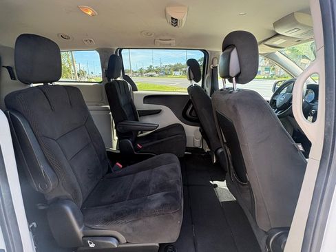 Used 2016 Dodge Grand Caravan SE w/ Quick Order Package 29E SE FWD image 6