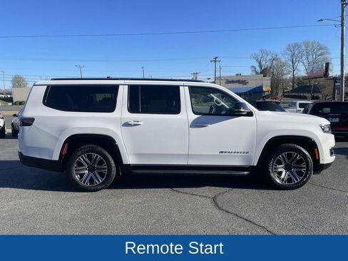 Certified 2024 Jeep Wagoneer L Series II w/ Flexible Seating Group AWD/4WD image 10