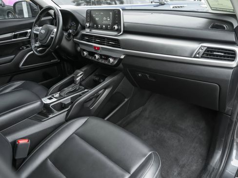 Used 2020 Kia Telluride LX image 39