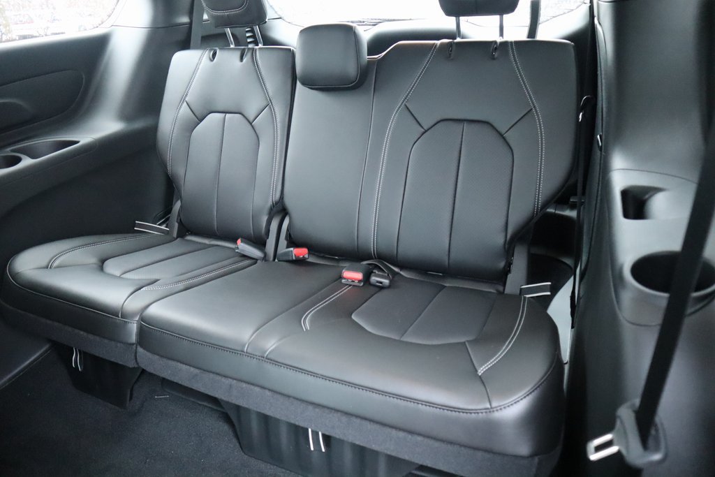 New 2026 Chrysler Pacifica Select AWD/4WD image 13