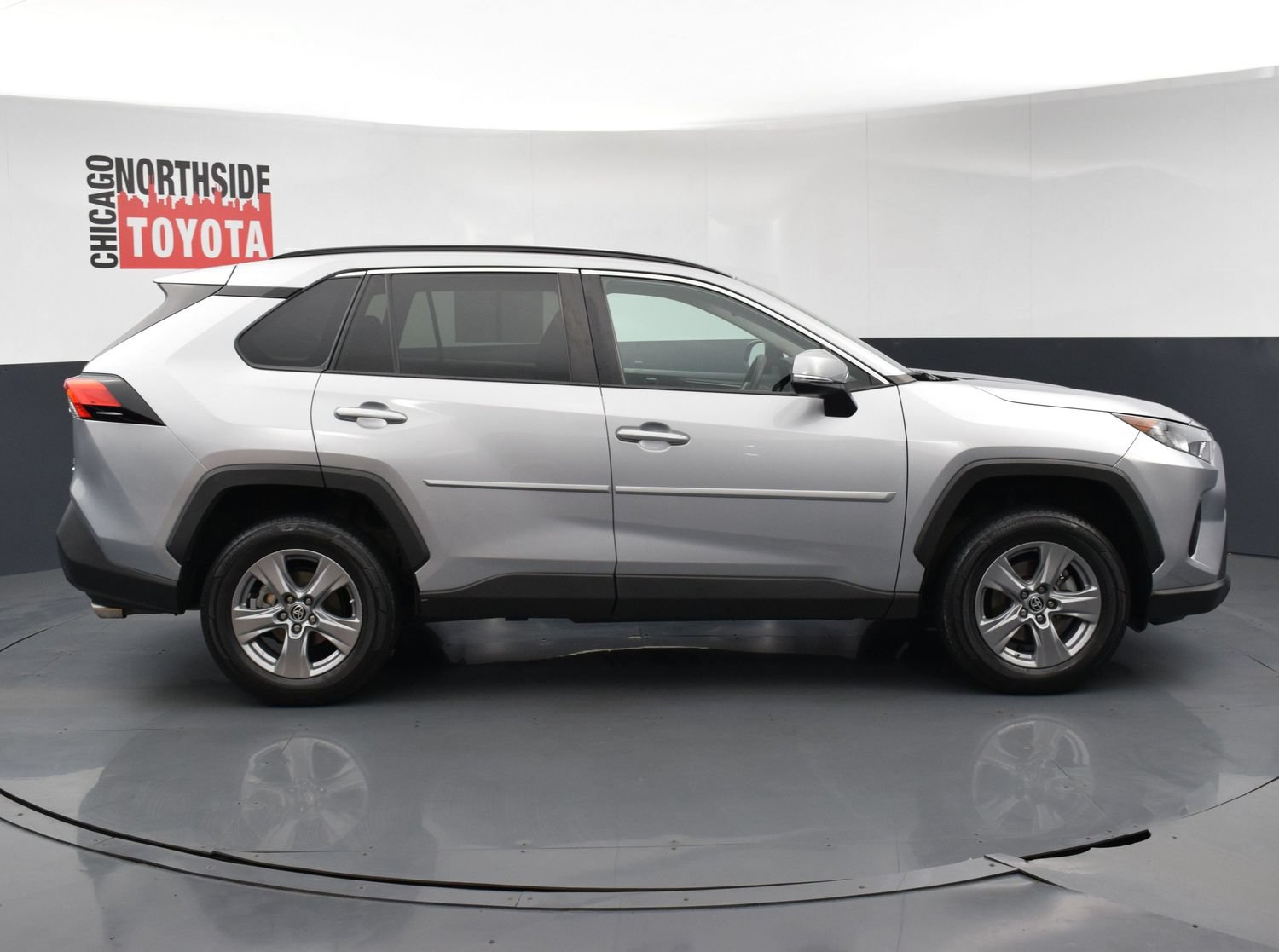 Used 2022 Toyota RAV4 LE AWD/4WD image 5