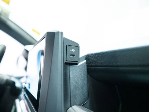 Certified 2025 Toyota Tacoma TRD Off-Road image 28